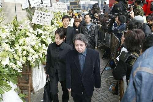 明星参加葬礼图片,名人葬礼现场感人瞬间