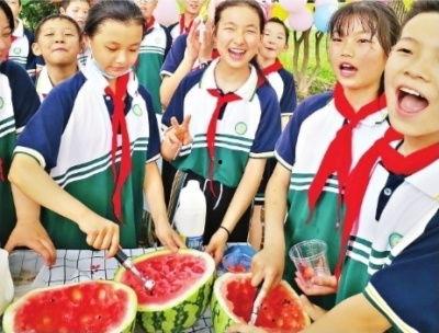 比赛吃瓜综艺叫什么,揭秘明星幕后故事