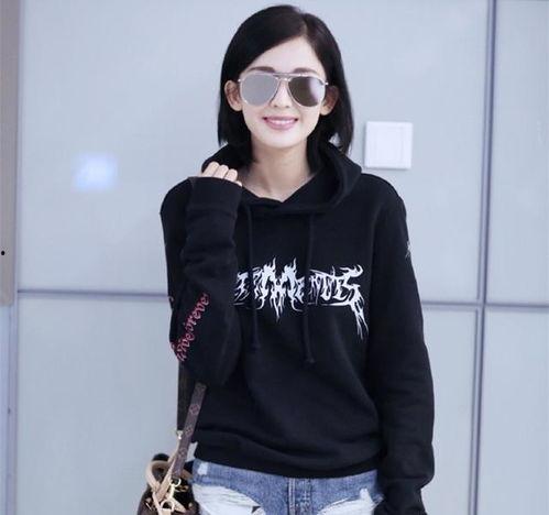 明星同款连帽卫衣,揭秘连帽卫衣的时尚魅力