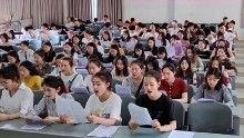 音乐学院合唱网红老师,音乐学院网红老师的音乐之旅