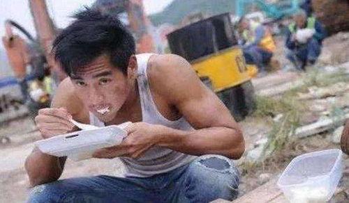 明星抽烟吃盒饭吗,抽烟还是吃盒饭？