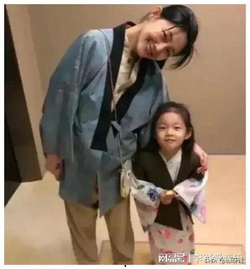 娱乐圈吃瓜采访是谁啊,揭秘“吃瓜采访”背后的神秘人物